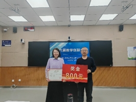 图片包含 室内, 天花板, 男人, 站

AI 生成的内容可能不正确。